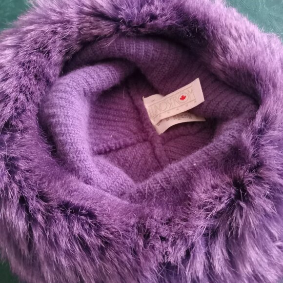 Purple faux fur trimmed Nordstrom ladies winter bucket hat like new - Picture 3 of 4